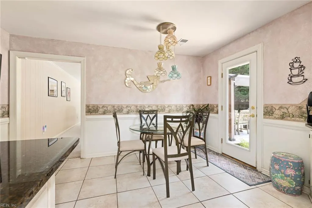 Virginia Beach, Virginia 23454, United States, 3 Bedrooms Bedrooms, ,4 BathroomsBathrooms,Residential,Pending,121997