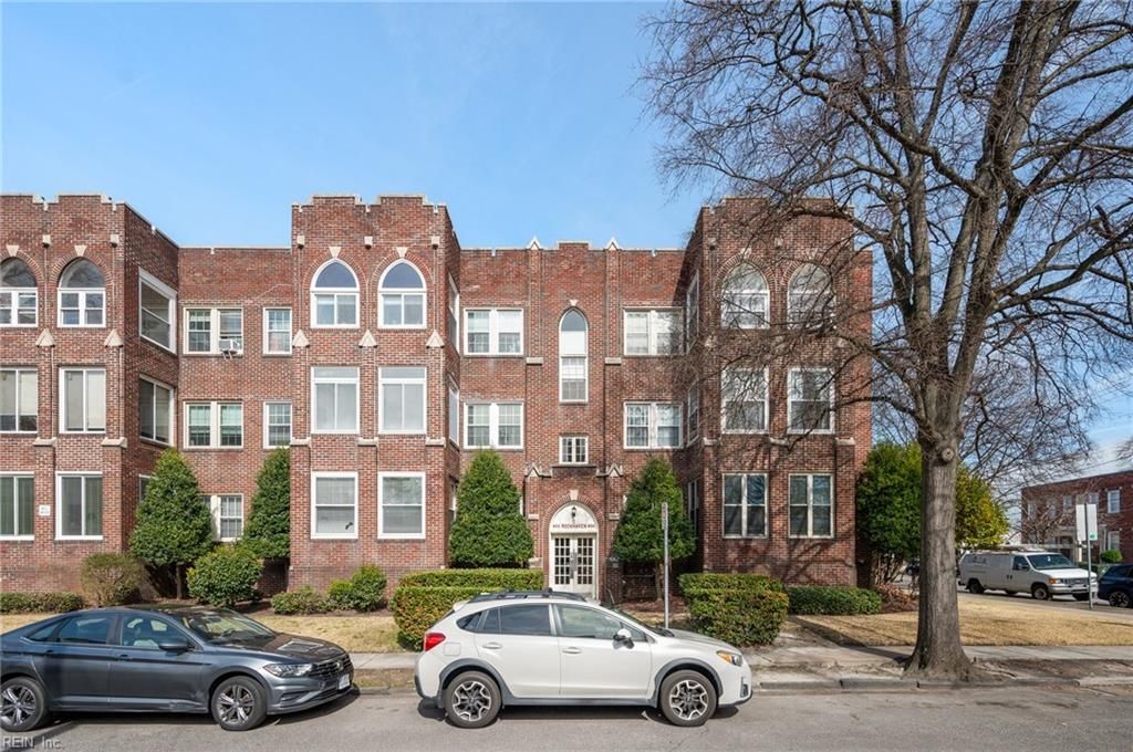 Photo of 800 Gates Avenue Avenue #C2, Norfolk, VA 23517 (MLS # 10613369)