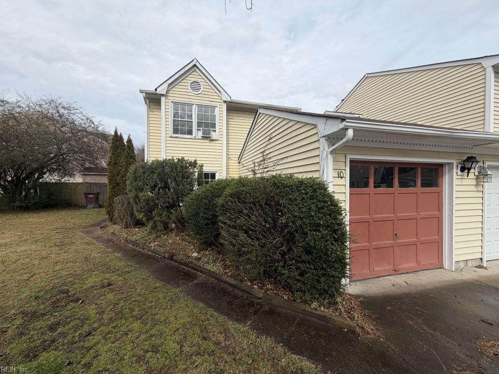 Photo of 10 Warwick Circle, Chesapeake, VA 23320 (MLS # 10621219)