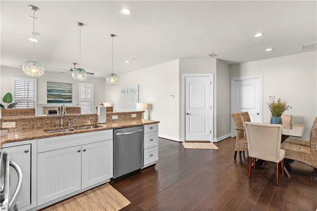 Virginia Beach, Virginia 23456, United States, 4 Bedrooms Bedrooms, ,3 BathroomsBathrooms,Residential,Active,96111