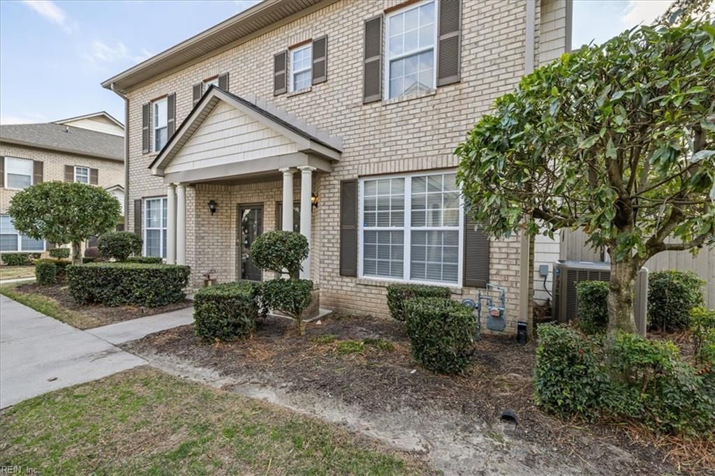 Photo of 2044 Smallbrooke Court, Virginia Beach, VA 23454 (MLS # 10618251)