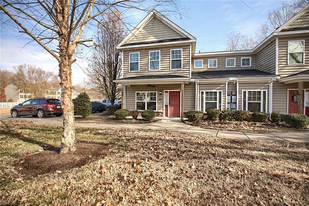 Photo of 101 Lakeview Cove, Smithfield, VA 23430 (MLS # 10612926)