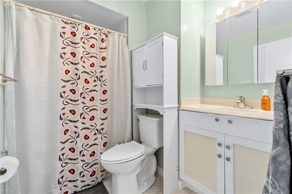 Virginia Beach, Virginia 23455, United States, 3 Bedrooms Bedrooms, ,4 BathroomsBathrooms,Residential,Active,97739