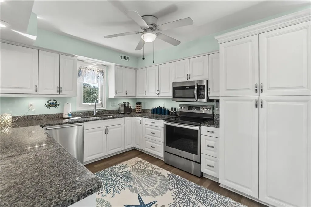 Virginia Beach, Virginia 23455, United States, 3 Bedrooms Bedrooms, ,4 BathroomsBathrooms,Residential,Active,97739