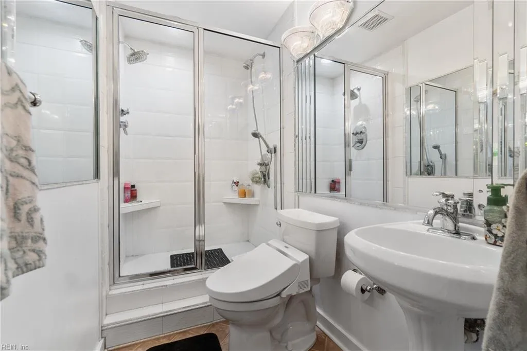 Virginia Beach, Virginia 23455, United States, 3 Bedrooms Bedrooms, ,4 BathroomsBathrooms,Residential,Active,97739