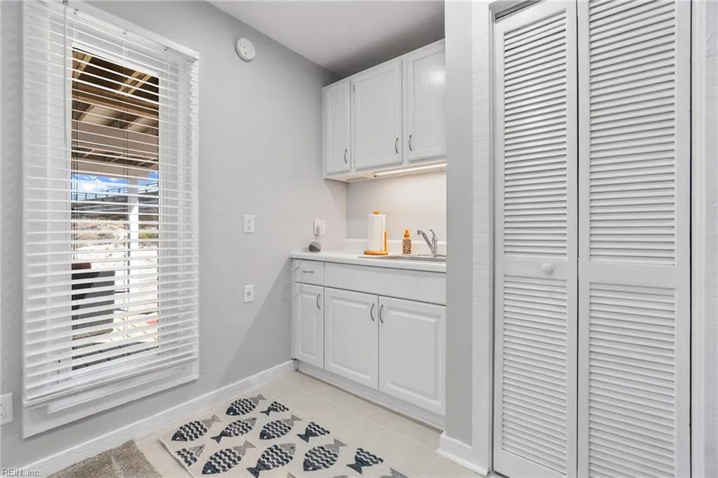 Virginia Beach, Virginia 23455, United States, 3 Bedrooms Bedrooms, ,4 BathroomsBathrooms,Residential,Active,97739