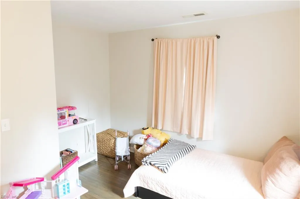 Virginia Beach, Virginia 23454, United States, 2 Bedrooms Bedrooms, ,1 BathroomBathrooms,Residential,Active,239777