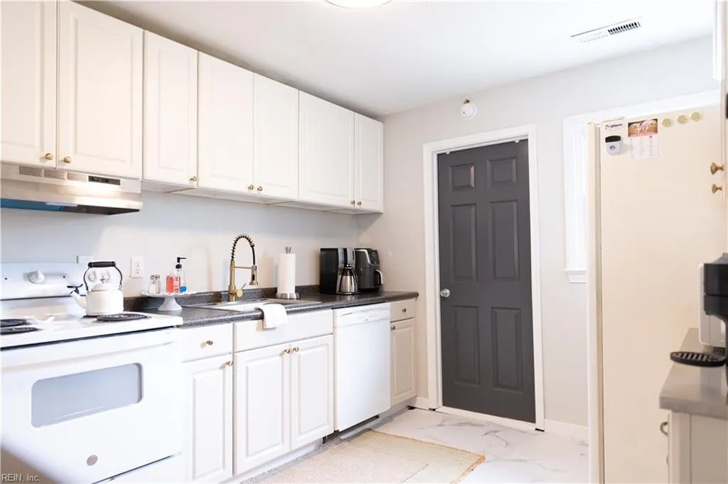 Virginia Beach, Virginia 23454, United States, 2 Bedrooms Bedrooms, ,1 BathroomBathrooms,Residential,Active,239777