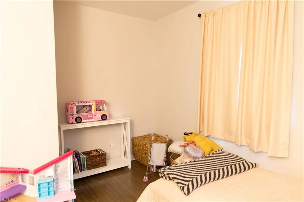 Virginia Beach, Virginia 23454, United States, 2 Bedrooms Bedrooms, ,1 BathroomBathrooms,Residential,Active,239777