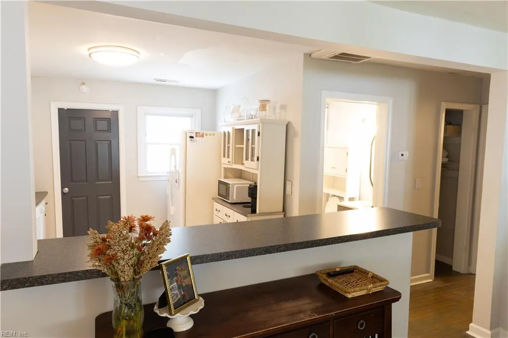 Virginia Beach, Virginia 23454, United States, 2 Bedrooms Bedrooms, ,1 BathroomBathrooms,Residential,Active,239777