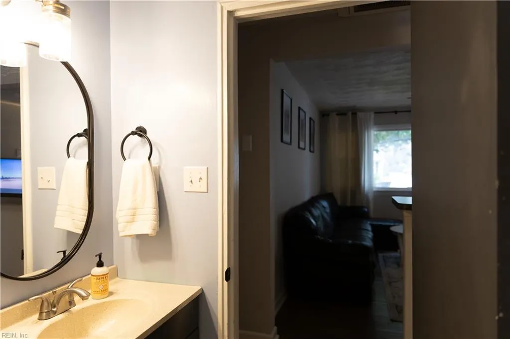 Virginia Beach, Virginia 23454, United States, 2 Bedrooms Bedrooms, ,1 BathroomBathrooms,Residential,Active,239777