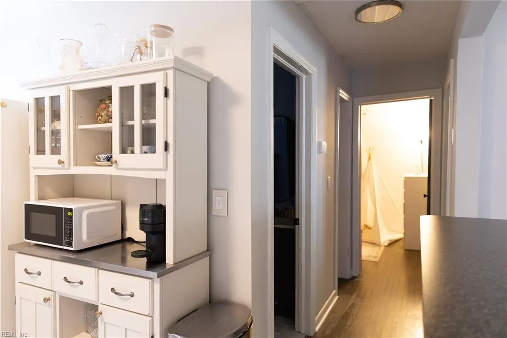 Virginia Beach, Virginia 23454, United States, 2 Bedrooms Bedrooms, ,1 BathroomBathrooms,Residential,Active,239777