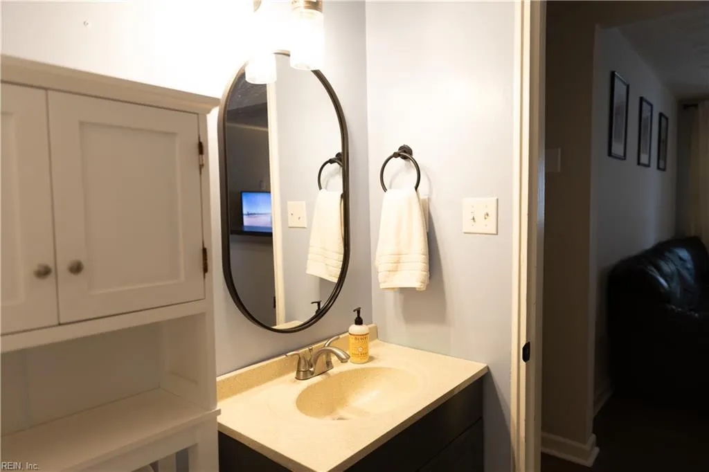 Virginia Beach, Virginia 23454, United States, 2 Bedrooms Bedrooms, ,1 BathroomBathrooms,Residential,Active,239777