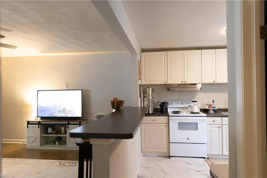 Virginia Beach, Virginia 23454, United States, 2 Bedrooms Bedrooms, ,1 BathroomBathrooms,Residential,Active,239777