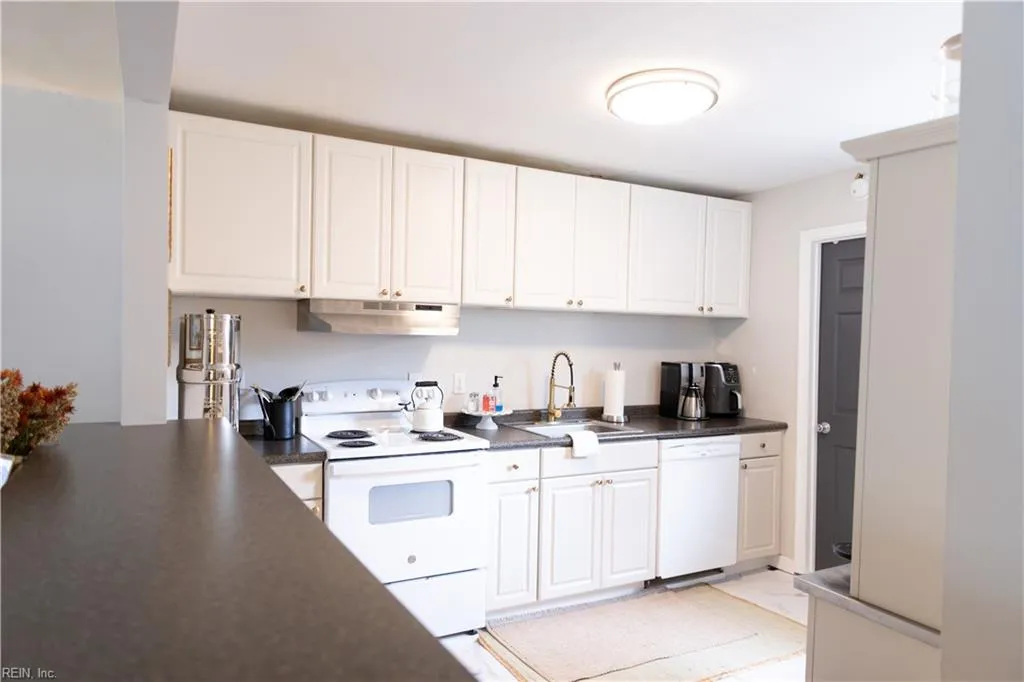 Virginia Beach, Virginia 23454, United States, 2 Bedrooms Bedrooms, ,1 BathroomBathrooms,Residential,Active,239777