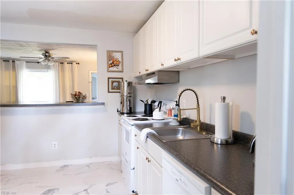 Virginia Beach, Virginia 23454, United States, 2 Bedrooms Bedrooms, ,1 BathroomBathrooms,Residential,Active,239777