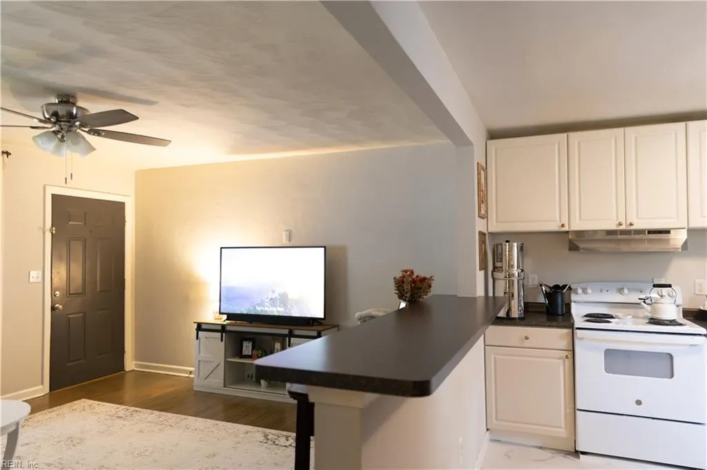 Virginia Beach, Virginia 23454, United States, 2 Bedrooms Bedrooms, ,1 BathroomBathrooms,Residential,Active,239777