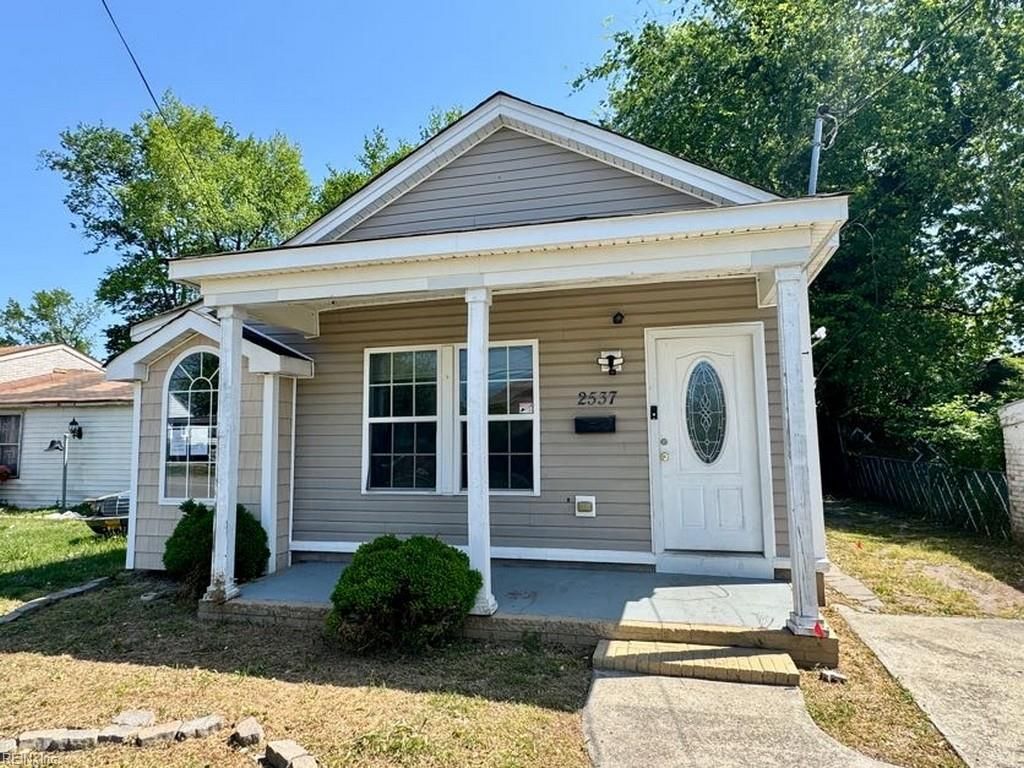 Photo of 2537 Staunton Avenue, Portsmouth, VA 23704 (MLS # 10632112)