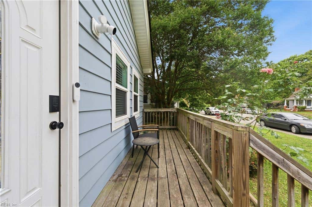 Photo of 139 Locust Avenue, Hampton, VA 23661 (MLS # 10644574)