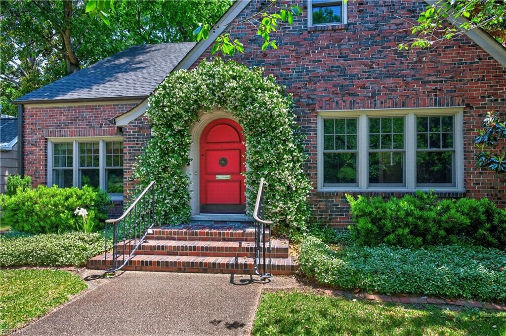 Photo of 1444 W Princess Anne Road, Norfolk, VA 23507 (MLS # 10635935)