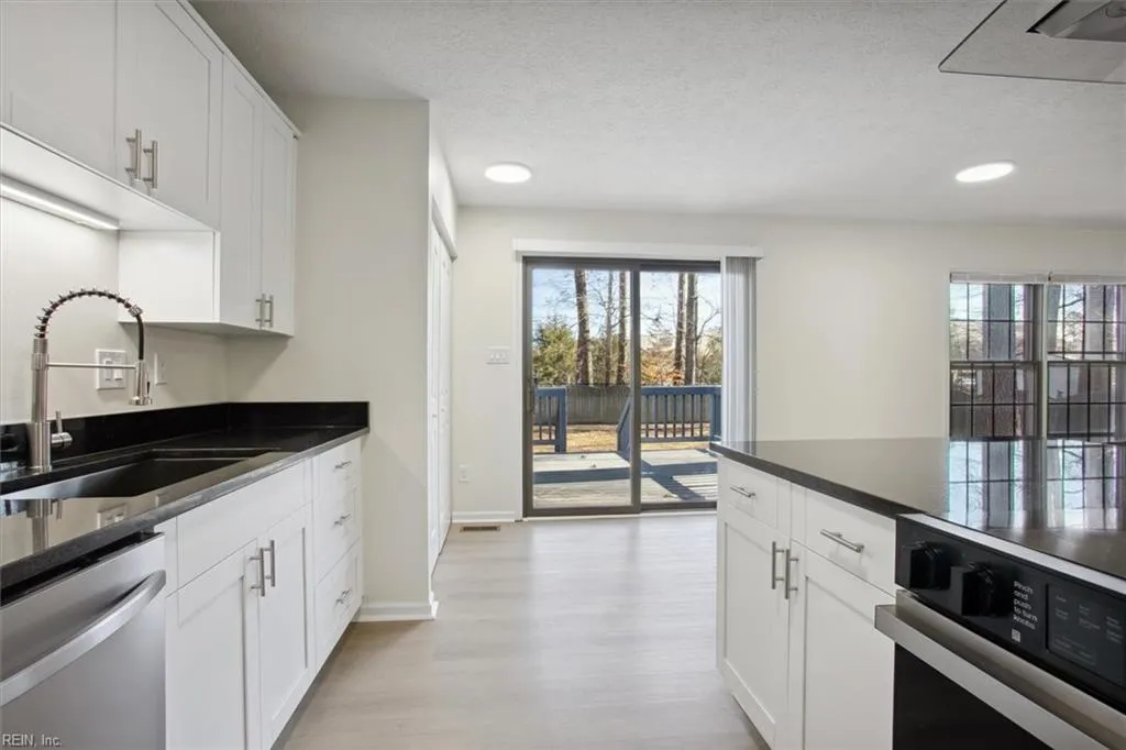 Hampton, Virginia 23666, United States, 3 Bedrooms Bedrooms, ,2 BathroomsBathrooms,Residential,Active,17342