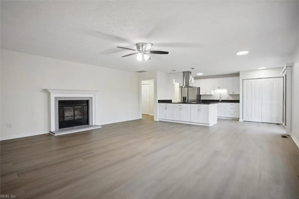 Hampton, Virginia 23666, United States, 3 Bedrooms Bedrooms, ,2 BathroomsBathrooms,Residential,Active,17342