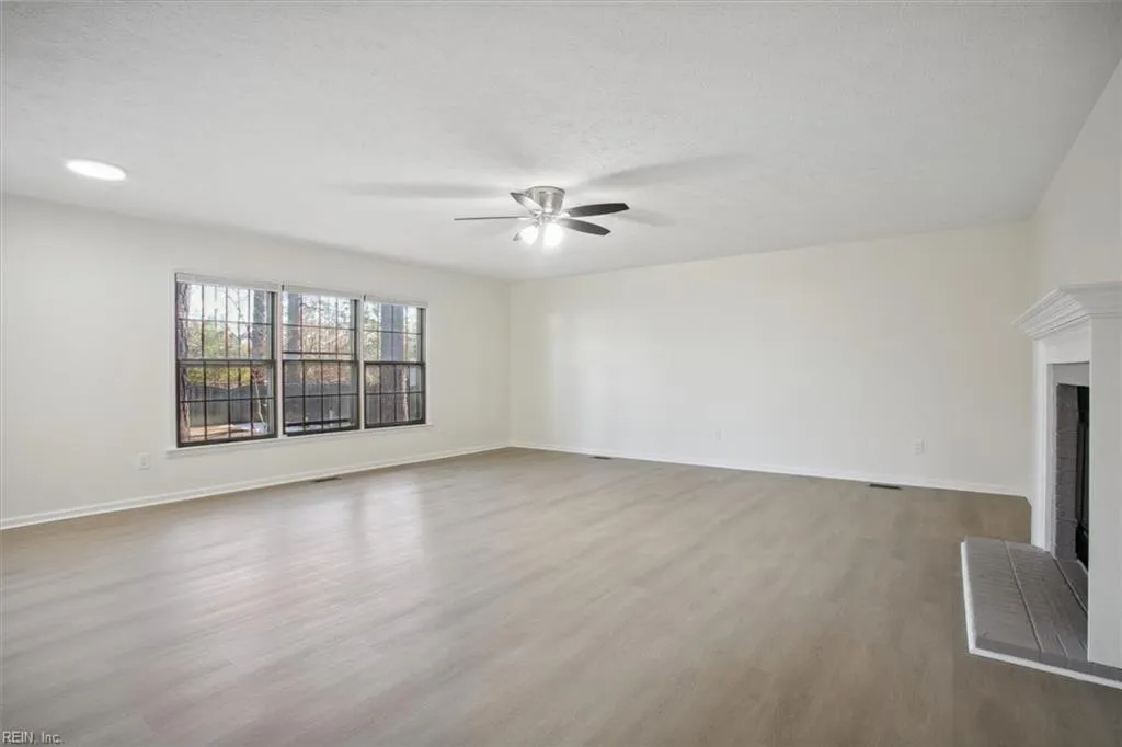 Hampton, Virginia 23666, United States, 3 Bedrooms Bedrooms, ,2 BathroomsBathrooms,Residential,Active,17342