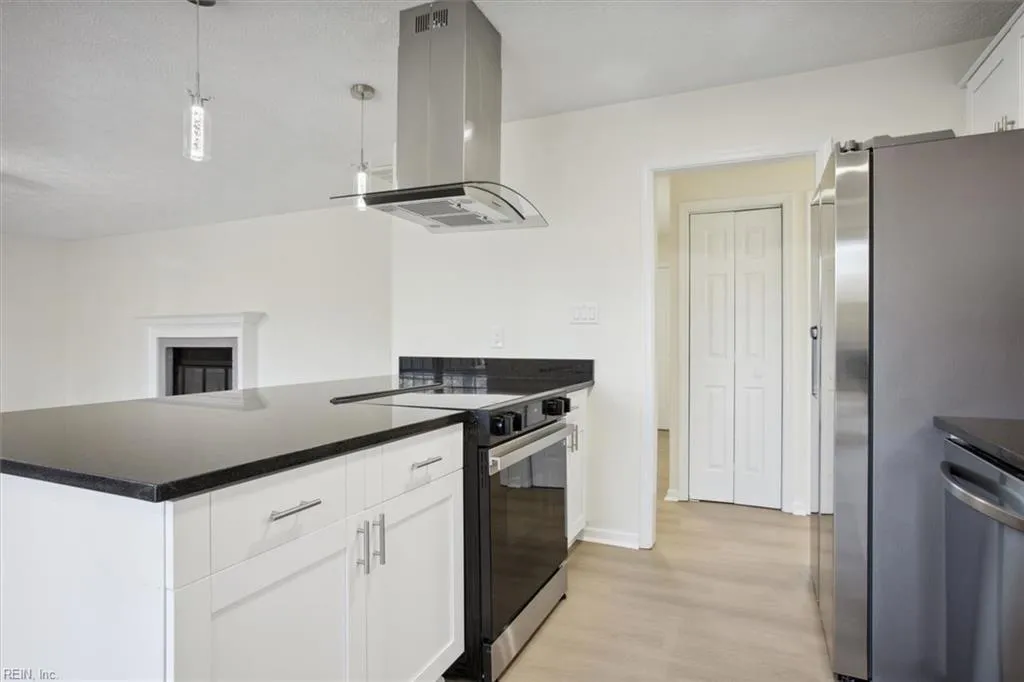 Hampton, Virginia 23666, United States, 3 Bedrooms Bedrooms, ,2 BathroomsBathrooms,Residential,Active,17342