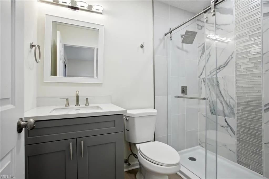 Hampton, Virginia 23666, United States, 3 Bedrooms Bedrooms, ,2 BathroomsBathrooms,Residential,Active,17342