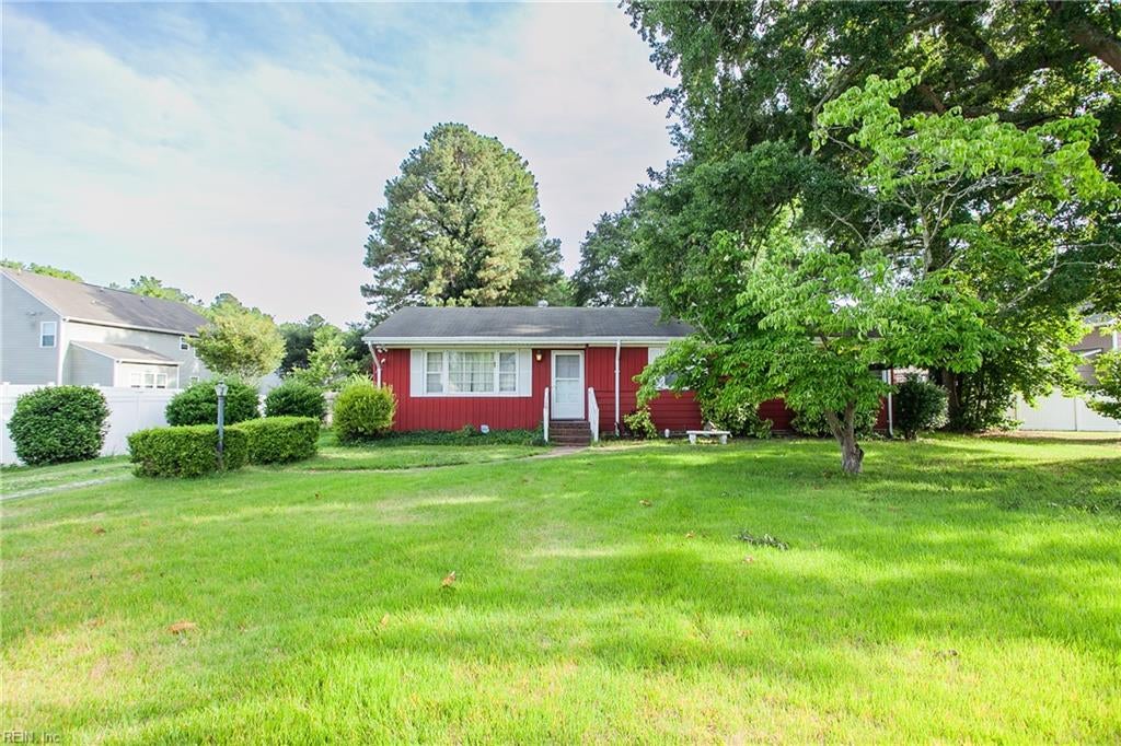 Photo of 4633 Indiana Avenue, Chesapeake, VA 23321 (MLS # 10642760)