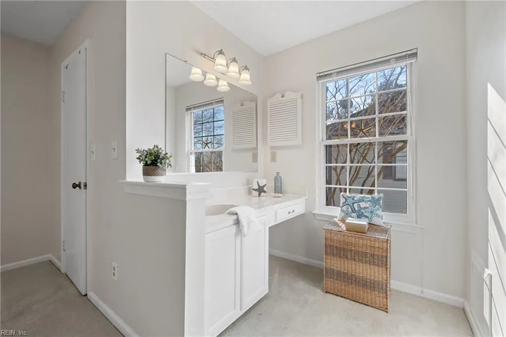 Virginia Beach, Virginia 23462, United States, 2 Bedrooms Bedrooms, ,3 BathroomsBathrooms,Residential,Pending,9254