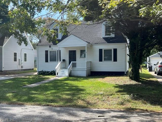 Photo of 32 W. Southampton Avenue, Hampton, VA 23669 (MLS # 10656059)