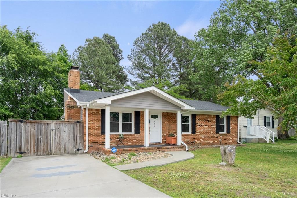 Photo of 902 Annette Street, Chesapeake, VA 23324 (MLS # 10634246)