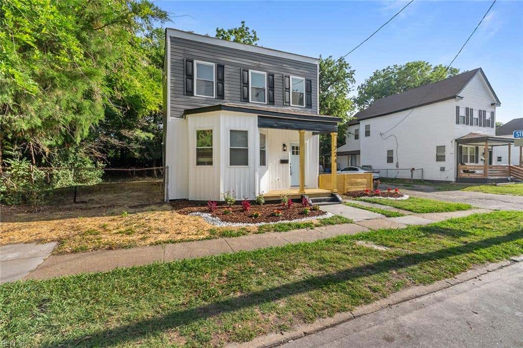Photo of 724 C Avenue, Norfolk, VA 23504 (MLS # 10641011)
