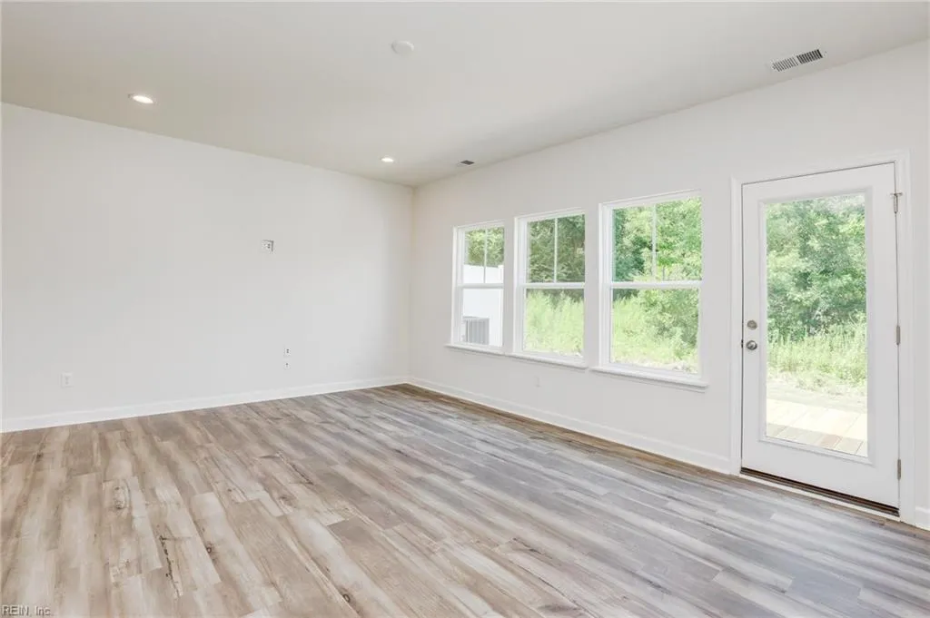 Suffolk, Virginia 23435, United States, 3 Bedrooms Bedrooms, ,3 BathroomsBathrooms,Residential,Active,94806