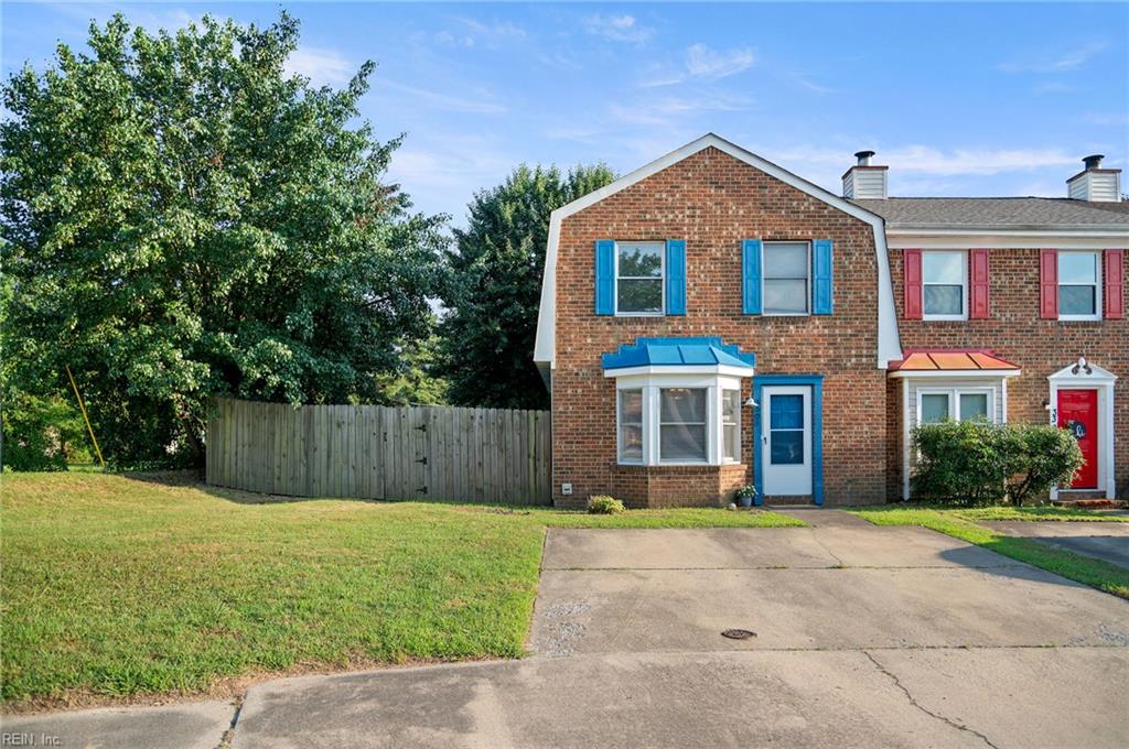 3301 Golden Oaks LN
