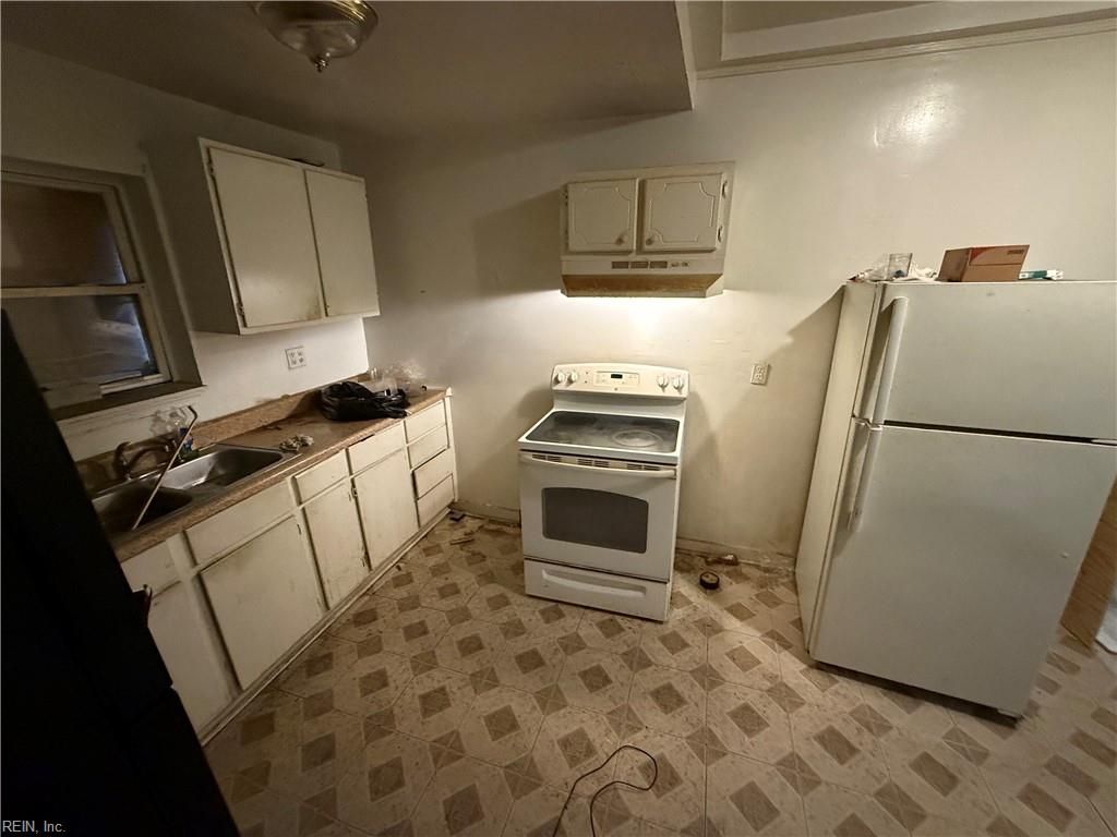 Photo of 2714 Roanoke Avenue, Newport News, VA 23607 (MLS # 10611676)