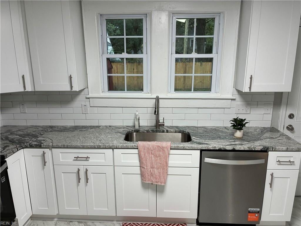 Photo of 36 Decatur Street, Portsmouth, VA 23702 (MLS # 10655113)