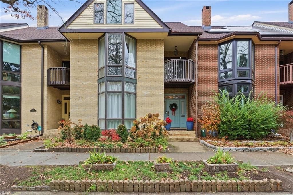 Photo of 1221 Botetourt Gardens, Norfolk, VA 23517 (MLS # 10611069)