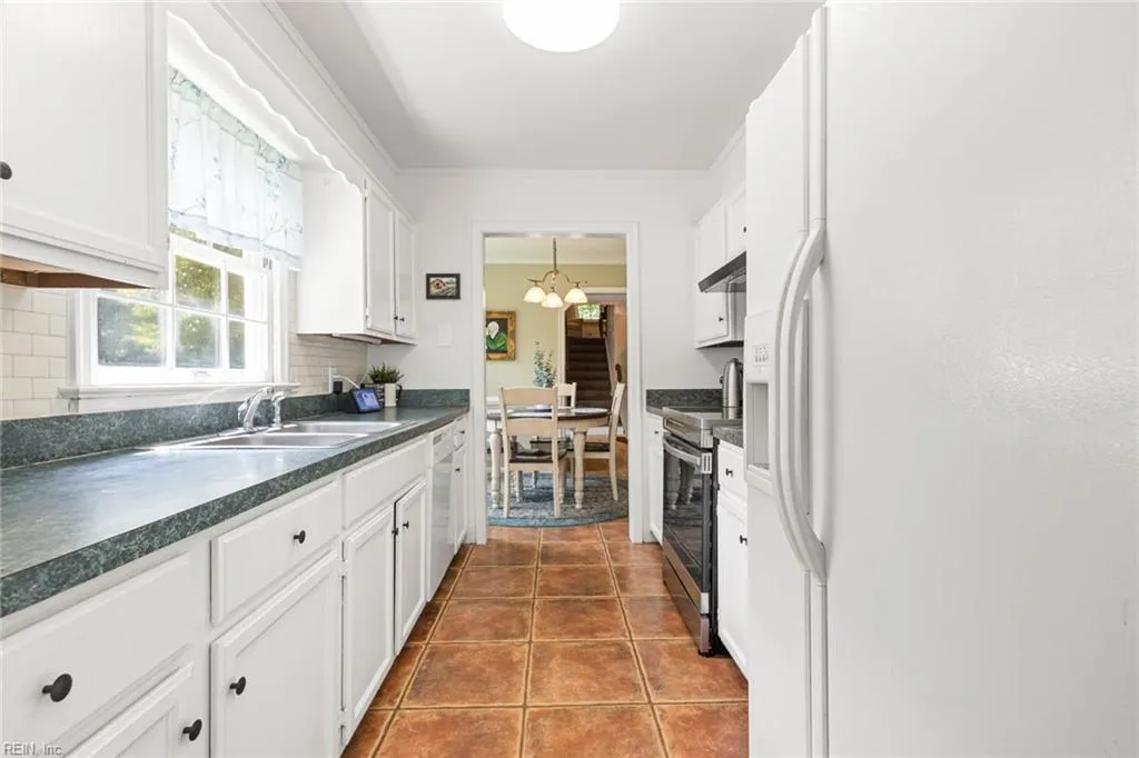 Virginia Beach, Virginia 23452, United States, 3 Bedrooms Bedrooms, ,2 BathroomsBathrooms,Residential,Active,173231