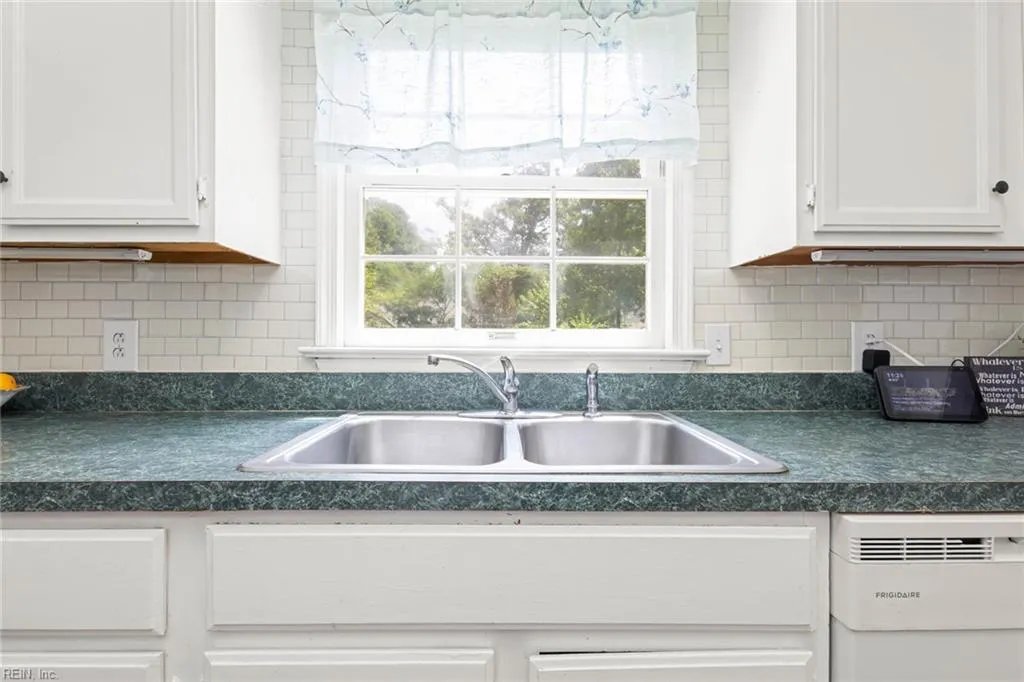 Virginia Beach, Virginia 23452, United States, 3 Bedrooms Bedrooms, ,2 BathroomsBathrooms,Residential,Active,173231