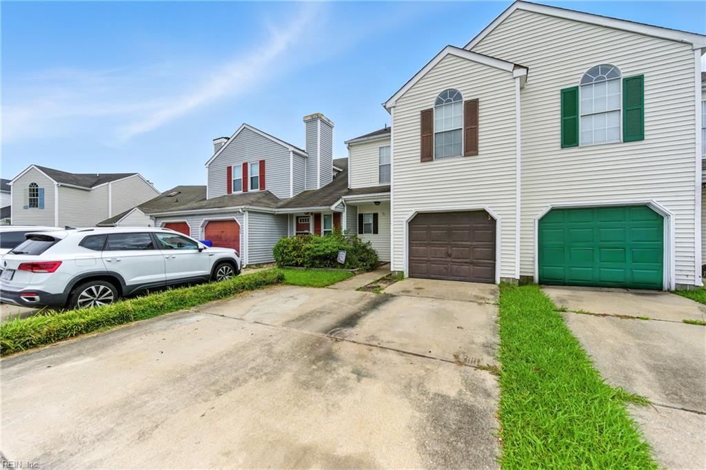 150 E Wexford DR