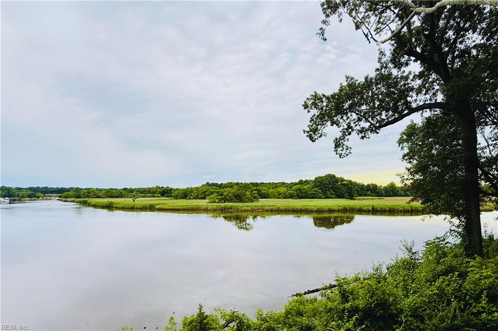 104 River Point DR
