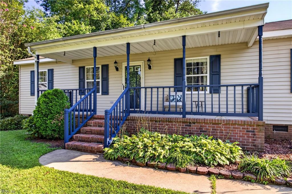 Photo of 102 Butlers Pointe Ln LN, Smithfield, VA 23430 (MLS # 10648764)