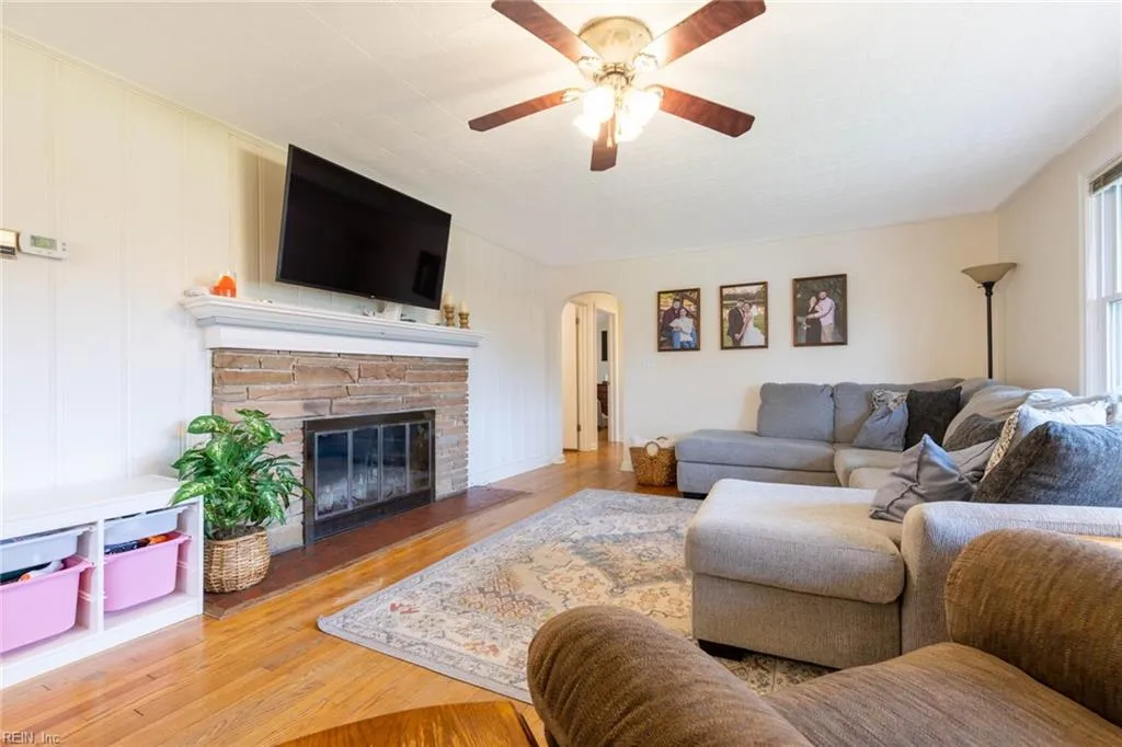 Norfolk, Virginia 23518, United States, 4 Bedrooms Bedrooms, ,2 BathroomsBathrooms,Residential,Pending,19644