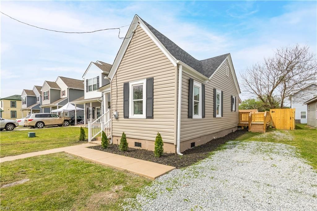 Photo of 208 Raleigh Avenue, Suffolk, VA 23434 (MLS # 10629894)