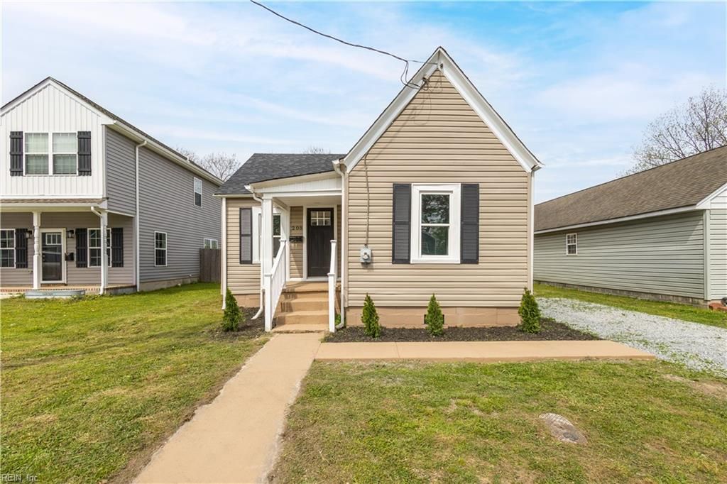 Photo of 208 Raleigh Avenue, Suffolk, VA 23434 (MLS # 10629894)