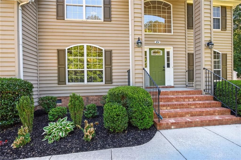 Photo of 304 Wellington Circle, Smithfield, VA 23430 (MLS # 10634177)