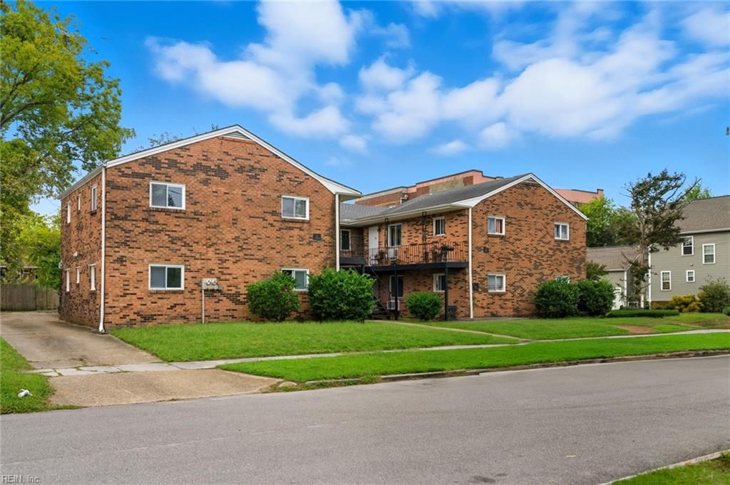 Photo of 121 W 32nd Street, Norfolk, VA 23504 (MLS # 10604050)