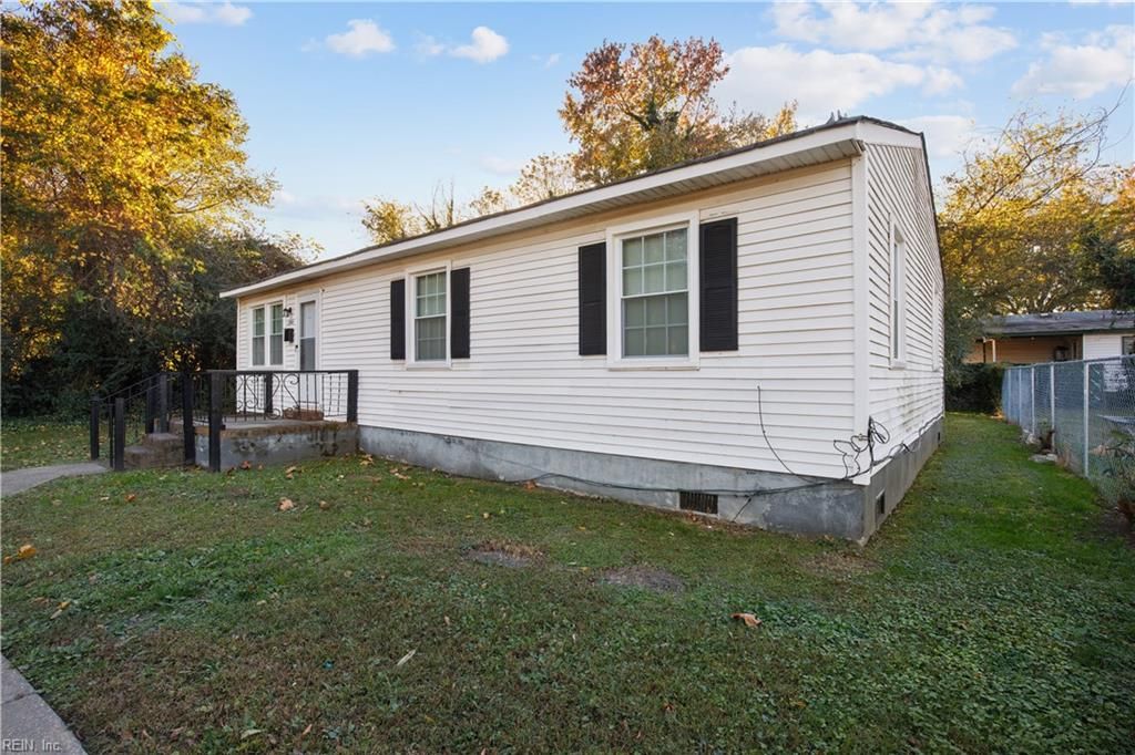 Photo of 2304 Nashville Avenue, Portsmouth, VA 23704 (MLS # 10631756)